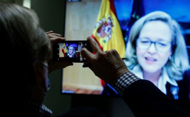 La vicepresidenta tercera del Gobierno y Ministra de Asuntos Económicos y Transformación Digital, Nadia Calviño, durante su participación a través de una videoconferencia en el XXV Encuentro de Economía de S'Agaró./ EFE