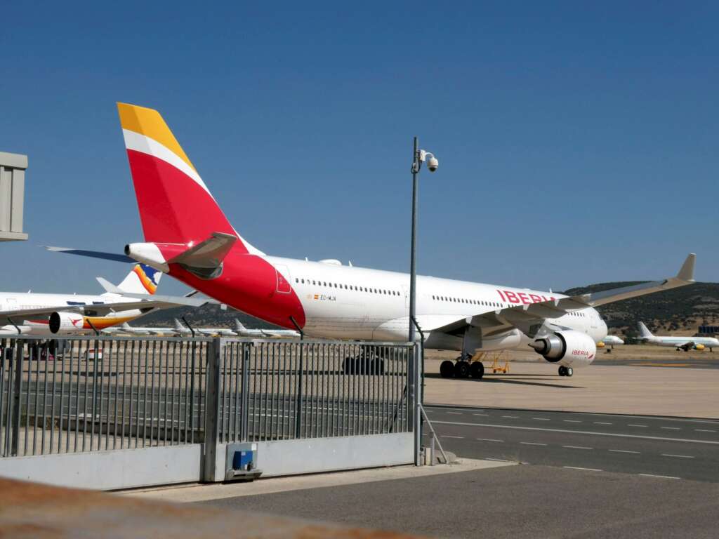 Un avión de Iberia en un aeropuerto. Foto: Efe/ Beldad