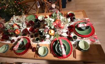 Mesa en una cena de Navidad. Foto: Efe