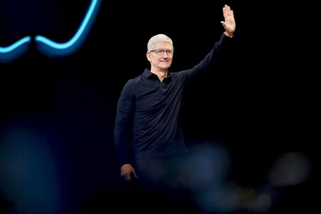 El consejero de Apple, Tim Cook, da la bienvenida a los asistentes de la WWDC 2019. Fotografía: Apple