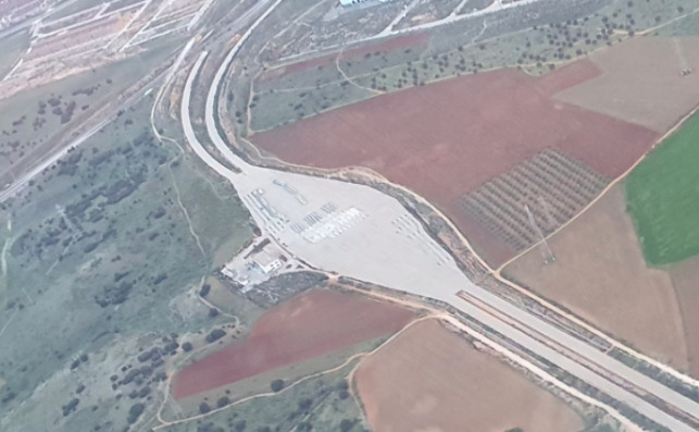 Imagen aérea de la autopista fantasma M-203. Autor: Twitter/@jd_frutos