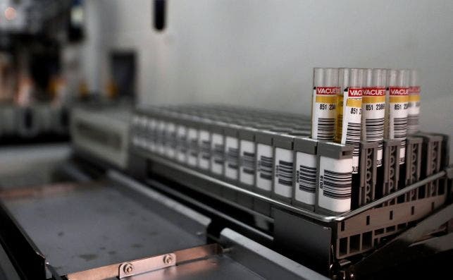 El socio de Moderna empezará a fabricar la vacuna en Europa este mes