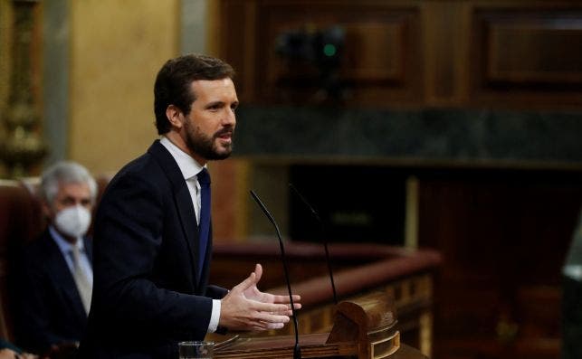 El líder del PP, Pablo Casado, durante su intervención en el pleno del Congreso que este jueves debate y vota la prórroga del estado de alarma durante seis meses.