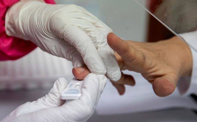 Dos empresas solicitan a la Agencia Española de Medicamentos la comercialización de test serológicos de autodiagnóstico para saber si se ha pasado la covid
