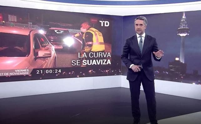 El presentador del telediario de La 1, Carlos Franganillo, en la emisión nocturna del 27 de noviembre de 2020 | RTVE/Archivo