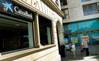 Dos oficinas de Caixabank y Bankia cercanas. EFE