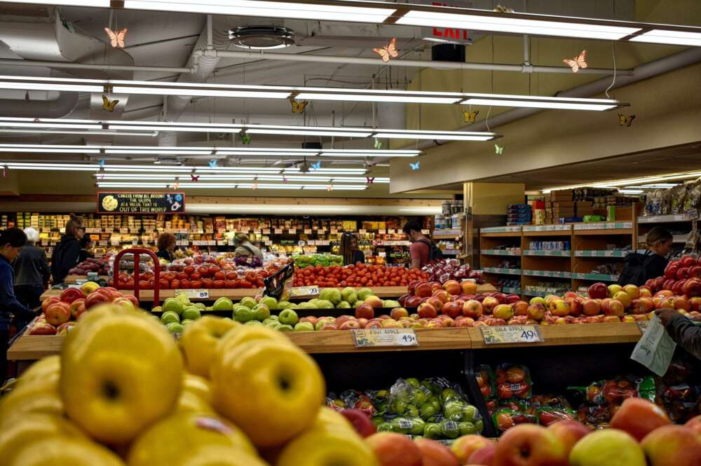 Los supermercados abortan la guerra de precios por la subida de la luz.