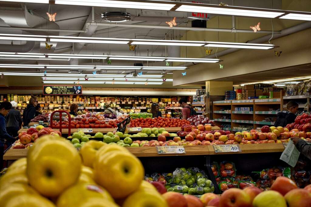 Los supermercados abortan la guerra de precios por la subida de la luz.