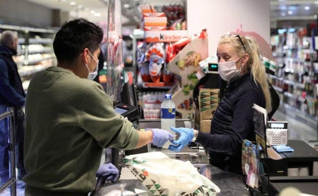 Los precios encadenan siete meses en negativo por la caída de la electricidad y la telefonía