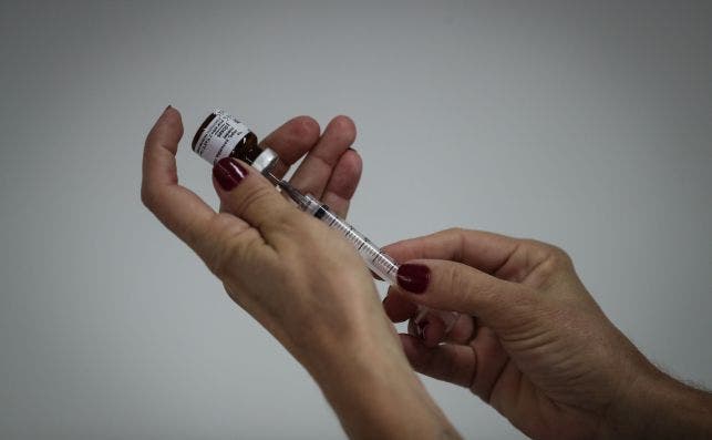 Los reguladores europeos aceleran su revisión de la vacuna de Oxford, la mejor posicionada. EFE/FERNANDO BIZERRA JR/Archivo