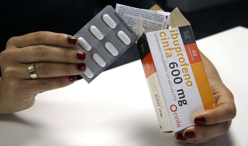 Algunos médicos apuestan por el ibuprofeno contra la covid frente al paracetamol. Foto: EFE
