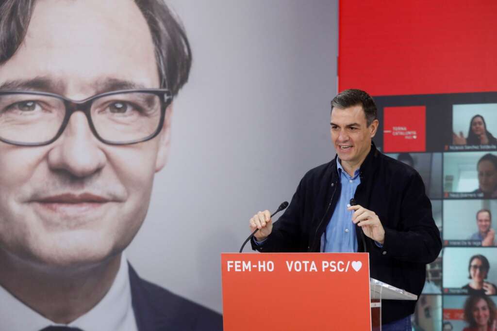 El presidente del Gobierno y secretario general del partido socialista, Pedro Sánchez, interviene durante el acto electoral en Tarragona del candidato a las elecciones regionales de Cataluña, Salvador Illa, en febrero de 2021 | EFE/Archivo