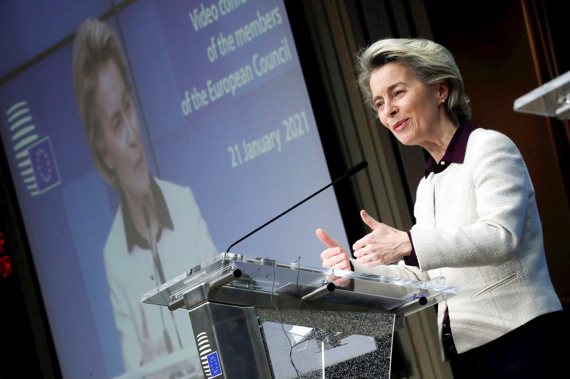 Von der Leyen habla con Johson del mecanismo de control exportación vacunas. EFE/EPA/OLIVIER HOSLET