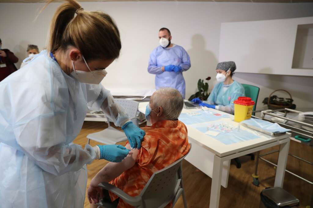 Más de 9.700 inoculados en Asturias en la primera semana de vacunación