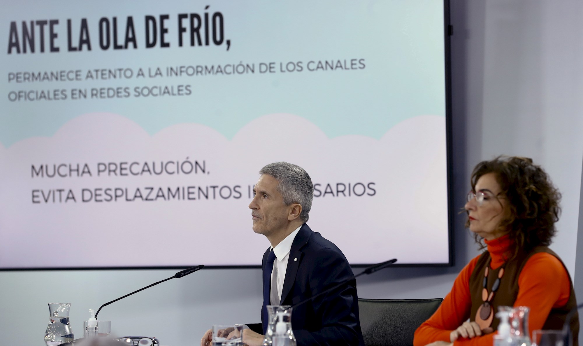 Los ministros del Interior, Fernando Grande-Marlaska y de Hacienda, María Jesús Montero, en rueda de prensa en Moncloa. EFE