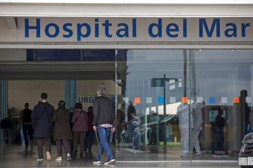 Entrada del Hospital del Mar de Barcelona. Este centro y los demás del sistema sanitario catalán tienen listas de espera que superaban los 640.000 pacientes hasta finales de 2020 | EFE/QG/Archivo