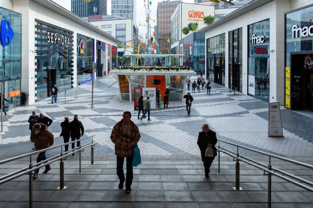 Un centro comercial de Barcelona prácticamente vacío en plena pandemia del coronavirus | EFE/EF/Archivo