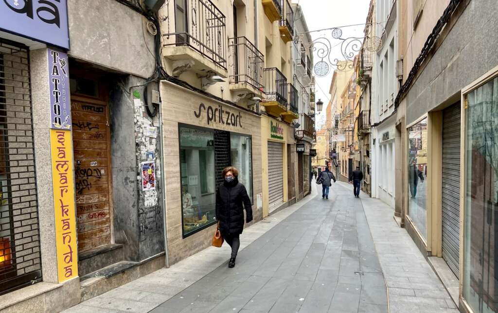 Las principales zonas comerciales y de la hostelería de Badajoz y Cáceres casi vacías. EFE/Eduardo Villanueva/Archivo