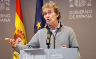 El coordinador del Ccaes, Fernando Simón, confirmó en la rueda de prensa del 11 de enero de 2021 que la pandemia está en fase "claramente ascendente" en España | EFE/CM