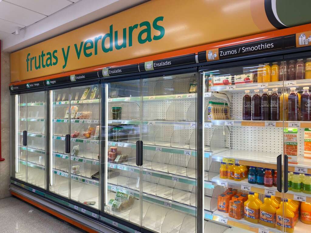 Supermercado vacío tras el paso de Filomena, que ha impedido la reposición./ Noelia Tabanera