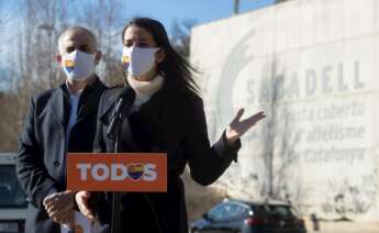 La presidenta de Ciudadanos, Inés Arrimadas, y el candidato del partido a la Generalitat, Carlos Carrizosa, durante un acto electoral en Sabadell (Barcelona) el 24 de enero de 2021 | EFE/MP