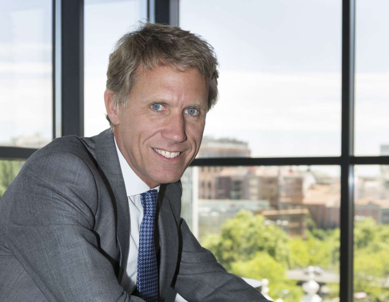 Cellnex nombra presidente a Bertrand Kan