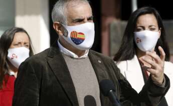 El candidato de Ciudadanos a la presidencia de la Generalitat, Carlos Carrizosa, en rueda de prensa. EFE/Andreu Dalmau