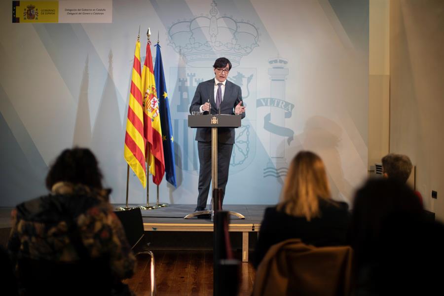 El ministro de Sanidad, Salvador Illa, analiza la situación epidemiológica en España este sábado durante una rueda de prensa convocada en la Delegación del Gobierno en Barcelona. EFE/Marta Pérez