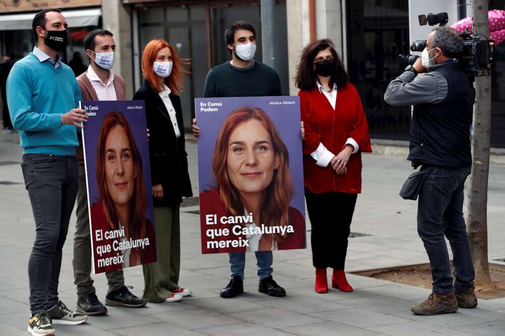 La candidata de Catalunya en Comú-Podem, Jéssica Albiach, y otros cabezas de lista de su formación tras la presentación del lema de campaña del partido a las elecciones catalanas, el 25 de enero de 2021 en Barcelona | EFE/TA