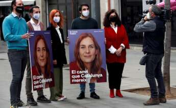 La candidata de Catalunya en Comú-Podem, Jéssica Albiach, y otros cabezas de lista de su formación tras la presentación del lema de campaña del partido a las elecciones catalanas, el 25 de enero de 2021 en Barcelona | EFE/TA