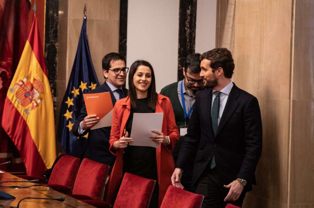 Inés Arrimadas y Pablo Casado, durante una reunión. / EFE