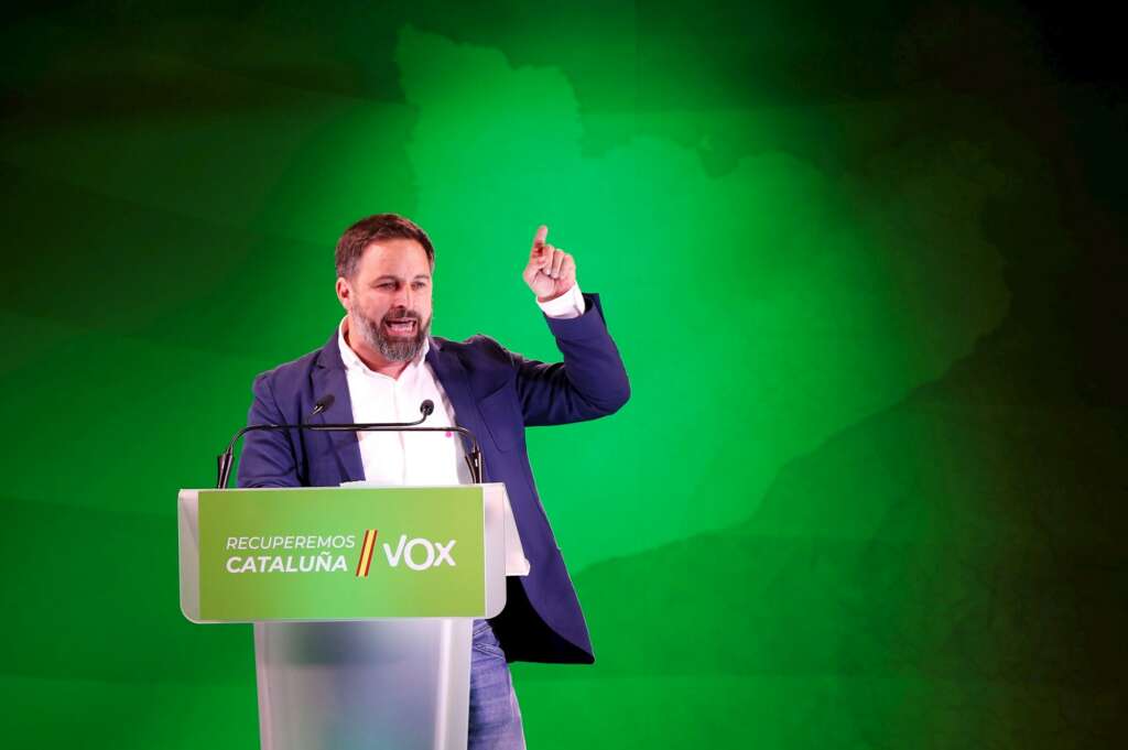 El presidente de Vox, Santiago Abascal, durante el acto final de campaña de las elecciones catalanas del 14F que celebran este viernes en Barcelona. EFE/Alejandro García