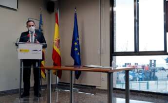 El ministro de Transportes, Movilidad y Agenda Urbana, José Luis Ábalos tras visitar las obras de acceso ferroviario al Puerto de Sagunto. EFE/ Manuel Bruque