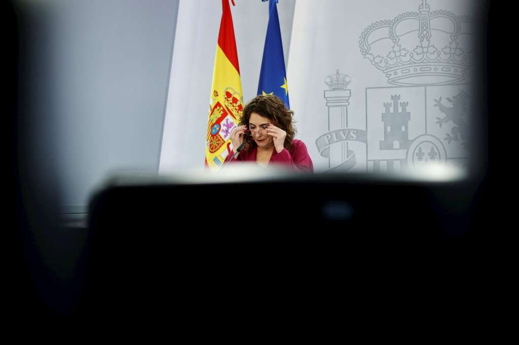 La portavoz del Gobierno y ministra de Hacienda, María Jesús Montero, durante la rueda de prensa posterior al Consejo de Ministors celebrado este martes en Moncloa. EFE/Zipi