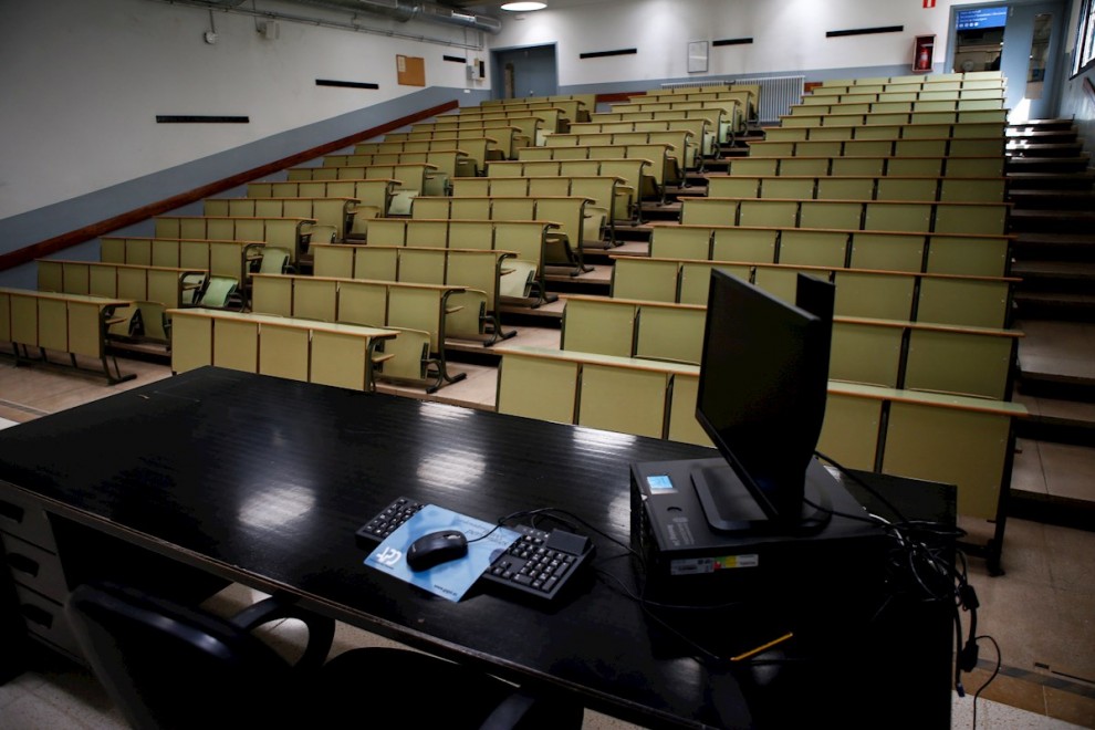 La Facultad de Economía y Empresa de la Universidad de Barcelona vacía por la crisis del coronavirus. EFE/Quique Garcia