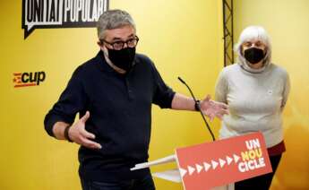 Los candidatos de la CUP a las elecciones catalanas del 14-F, Carles Riera y Dolors Sabater, en una rueda de prensa en Barcelona, el 16 de febrero de 2021 | EFE/AG