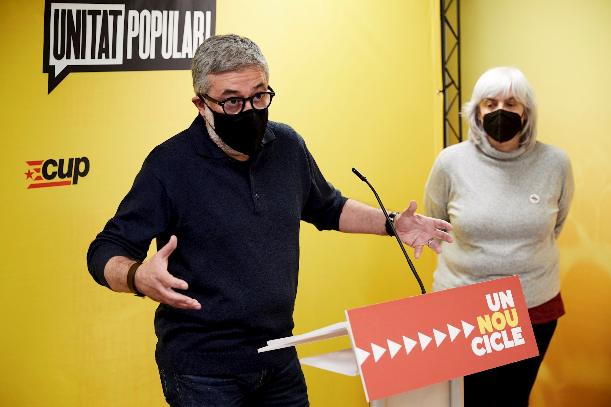 Los candidatos de la CUP a las elecciones catalanas del 14-F, Carles Riera y Dolors Sabater, en una rueda de prensa en Barcelona, el 16 de febrero de 2021 | EFE/AG