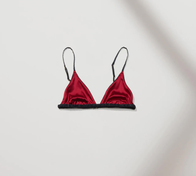 Bralette de seda rojo de Zara, ideal para lucir o regalar en San Valentín