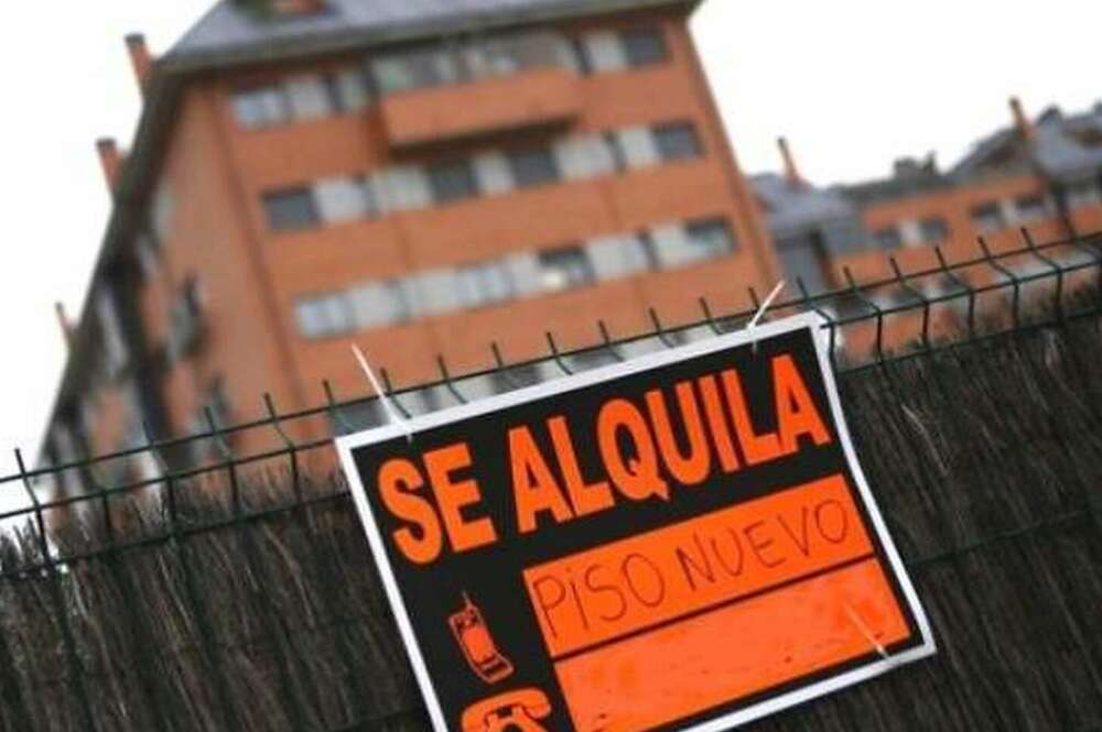 Imagen de un cartel de "se alquila"./ EFE