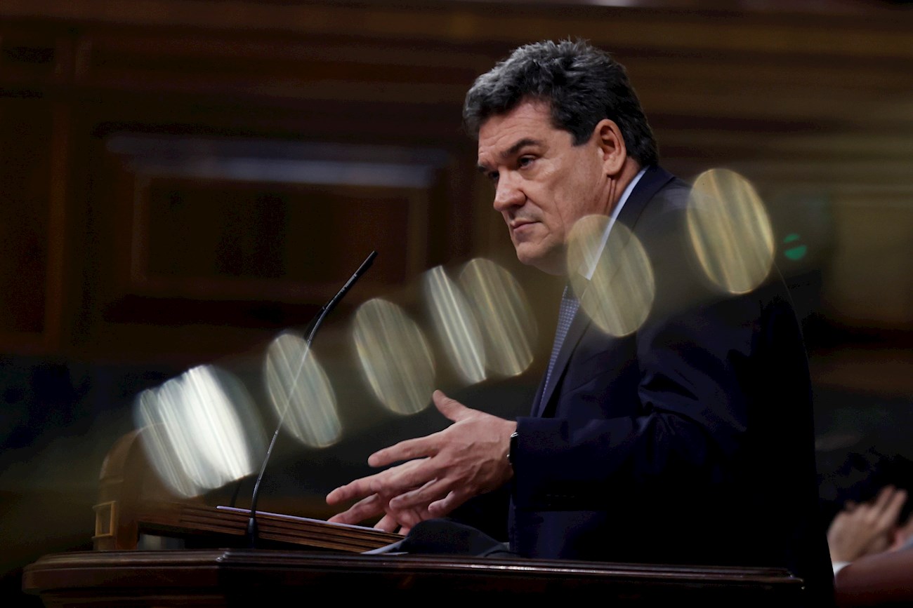 El ministro de Inclusión, Seguridad Social y Miraciones, José Luis Escrivá, durante una intervención en el pleno del Congreso. EFE/Chema Moya