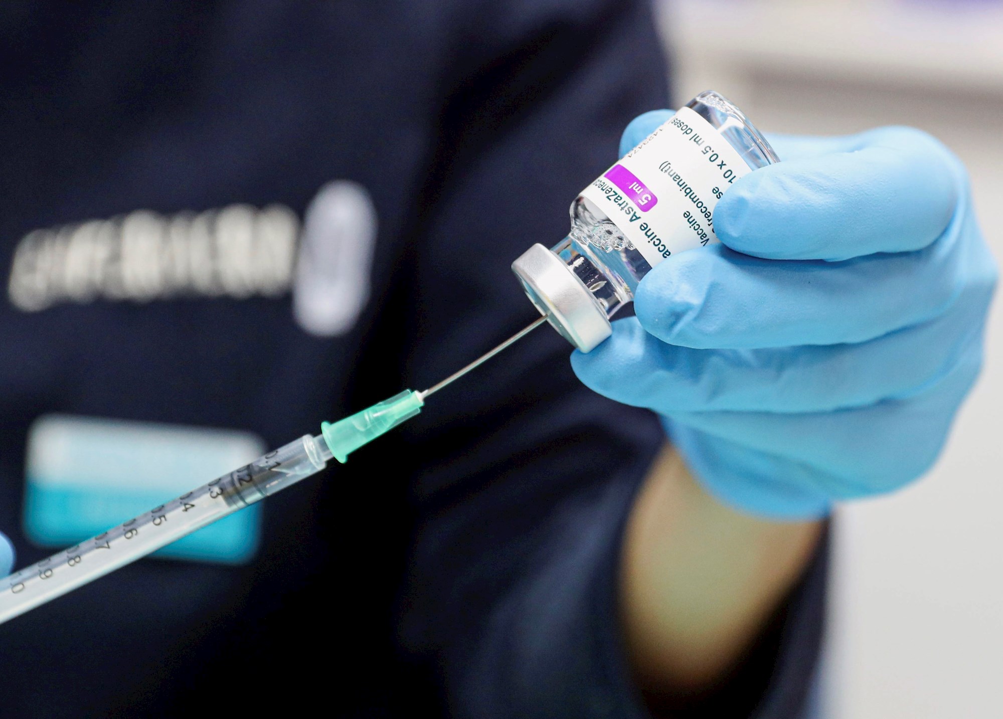 Madrid recurre a médicos jubilados para acelerar la campaña de vacunación -  Economía Digital