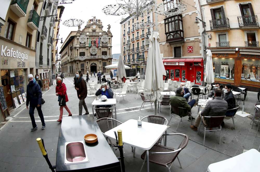 Aspecto de una terraza de un bar de Navarra, afectado por las restricciones del coronavirus. EFE