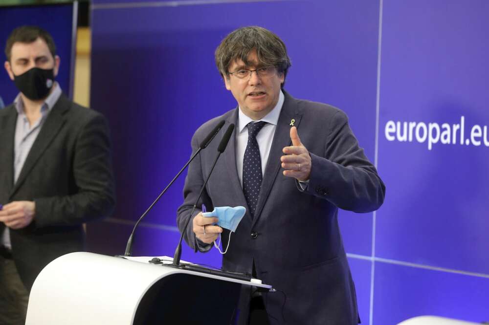 Carles Puigdemont en una rueda de prensa en Bruselas el 24 de febrero de 2021, día en que la comisión de asuntos jurídicos de la Eurocámara dio luz verde a levantar su inmunidad parlamentaria | EFE/EPA/OH