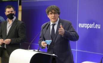 Carles Puigdemont en una rueda de prensa en Bruselas el 24 de febrero de 2021, día en que la comisión de asuntos jurídicos de la Eurocámara dio luz verde a levantar su inmunidad parlamentaria | EFE/EPA/OH
