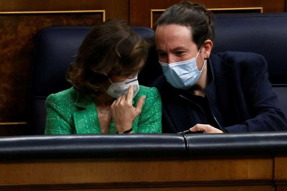 Los vicepresidentes Carmen Calvo y Pablo Iglesias. / EFE