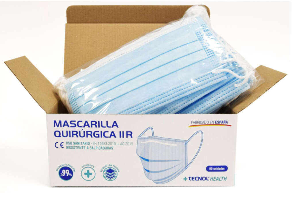 Una caja de mascarillas quirúrgicas II R para uso sanitario vendidas por Carrefour 