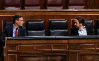 El presidente del Gobierno, Pedro Sánchez, y el vicepresidente segundo, Pablo Iglesias, durante un pleno del Congreso | EFE/JJG/Archivo
