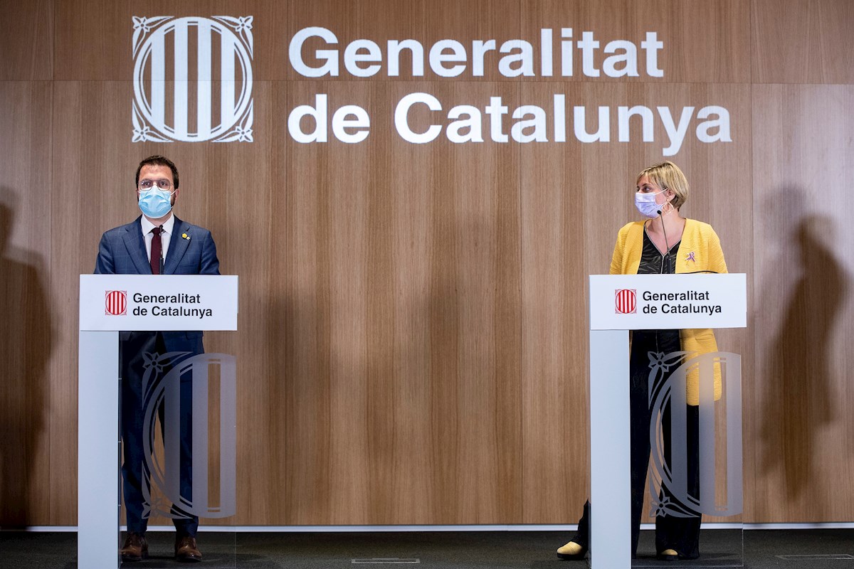 El vicepresidente de la Generalitat en funciones, Pere Aragonès, y la consejera de Salud, Alba Vergés, durante una rueda de prensa el 23 de marzo de 2021 en Barcelona | EFE/QG