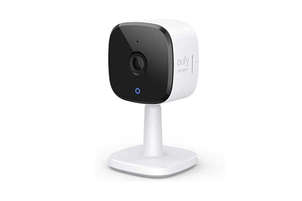 La cámara de seguridad inteligente eufy Security 2K, disponible en Amazon