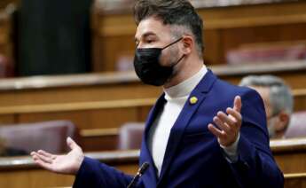 El portavoz de ERC, Gabriel Rufián interviene en la sesión de control al Gobierno, este miércoles, en el Congreso de los Diputados. EFE/Mariscal